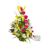 Arreglo De 6 Rosas + Lirios + Flores de Temporada