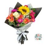 Ramo Primaveral Rosa + Girasol + flores de Temporada