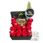 Box Cuadrado 13 Rosas Eternas De Jabón +  Caja De Bombones + Topper De Cumpleaños