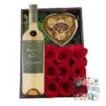 Box Cuadrado 9 Rosas Eternas De Jabón + Vino Casillero del Diablo Late Harvest + Caja Bombones