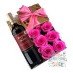 Box Cuadrado 6 Rosas Eternas De Jabón + Vino Casillero del Diablo Reserva Especial + Caja Bombones