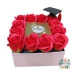 Box Cuadrado 12 Rosas Eternas de Jabón + Bombones Ferrero