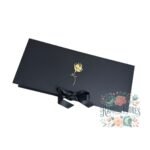 Caja De 10 Rosas Eternas De Jabón + Bombones + Cóctel de Espumante JP Chenet Blanco - Imagen 2